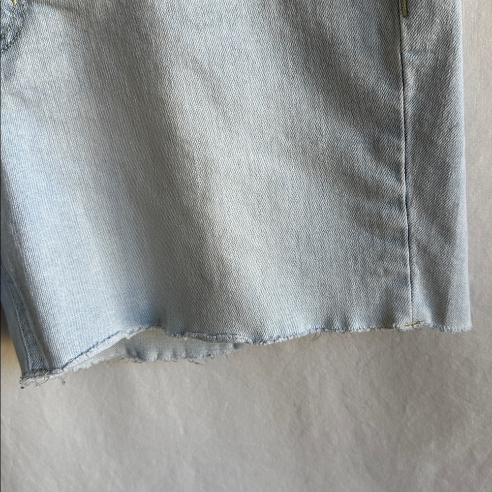 Old Navy light wash denim OG Straight cutoff raw hem jean shorts, size 14 - Picture 4 of 9